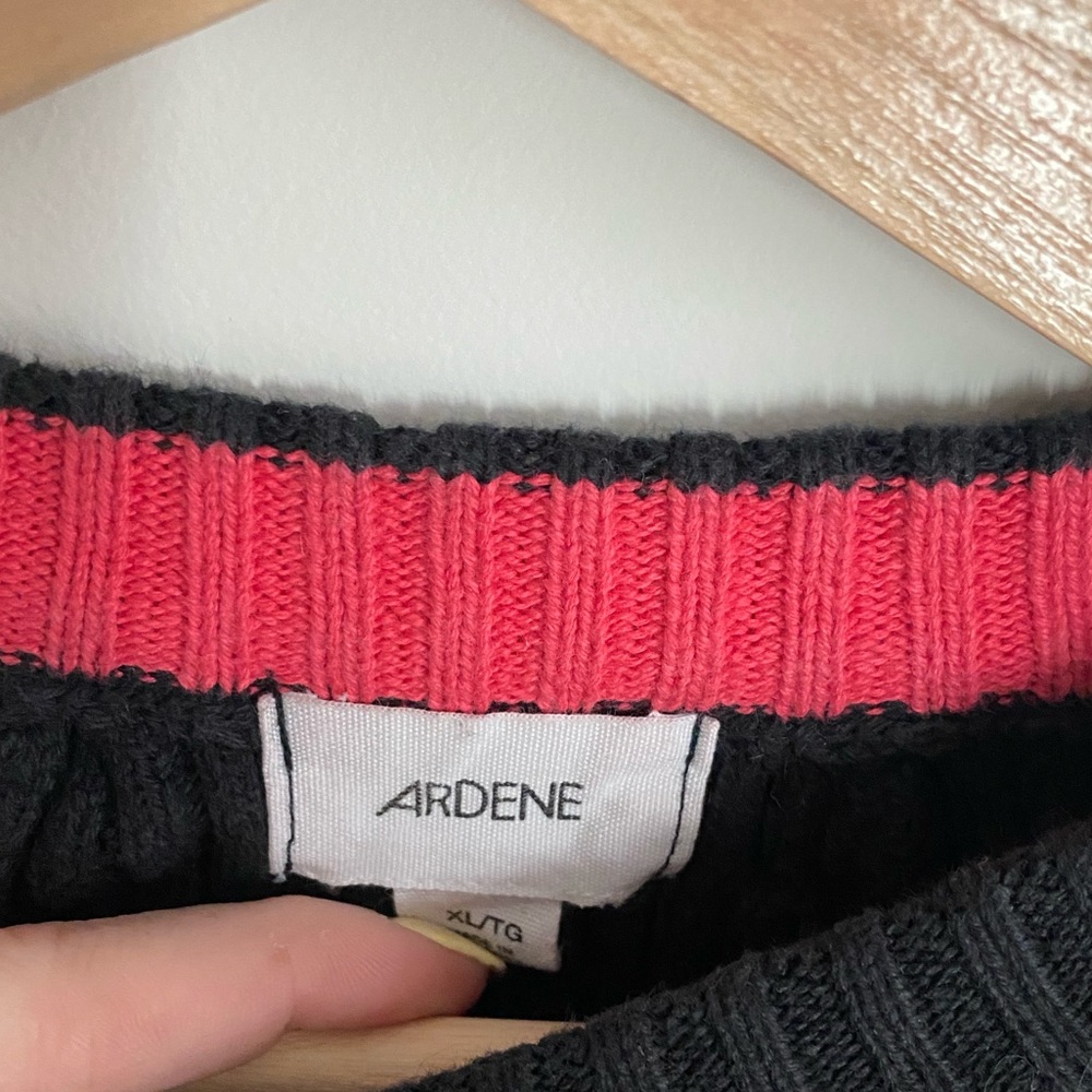 Short Ribbed Pullover Sweater / Black - Picture 4 of 5